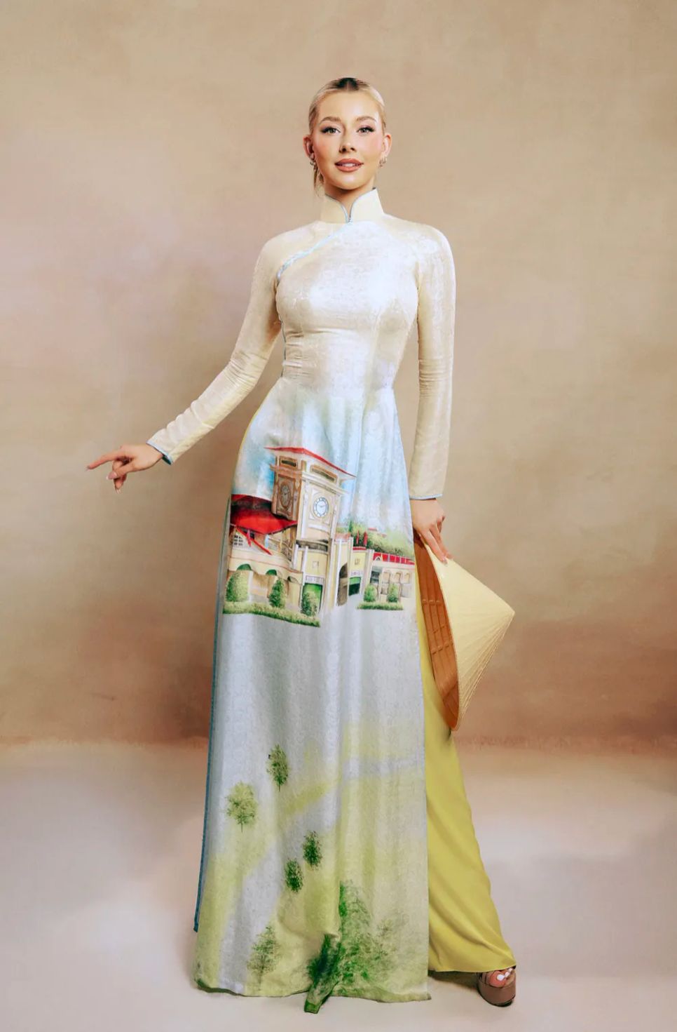 Nghệ nhân - NTK Trung Đinh dệt khát vọng Việt trên tà áo dài lụa