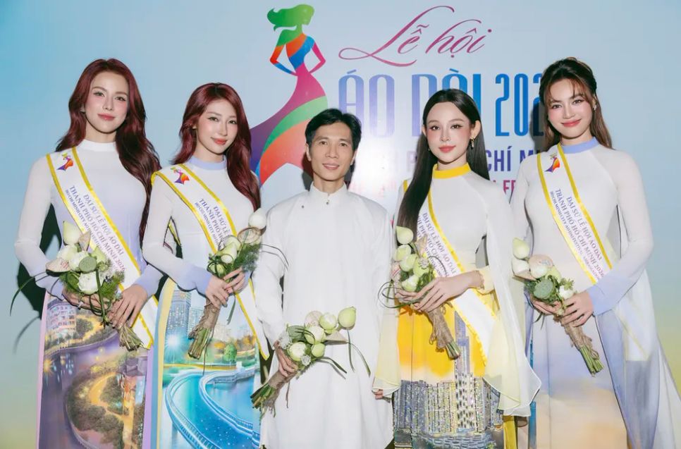 Nghệ nhân – NTK Trung Đinh và các thành viên nhóm nhạc Lunas