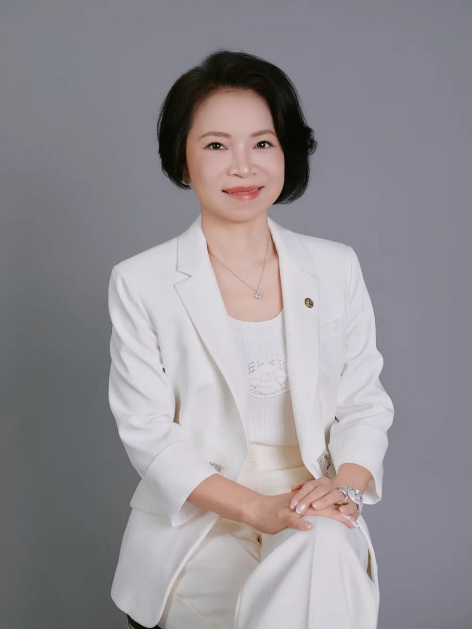 Bà Phạm Thu Hương