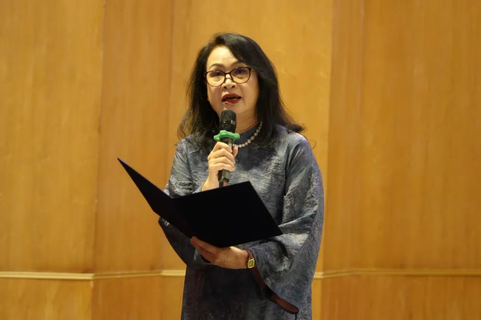 Phó GS-TS Văn Thị Minh Hương trình bày đôi nét về Gagaku – âm nhạc cung đình Nhật Bản. Ảnh: THÚY BÌNH