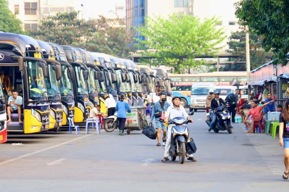 TPHCM yêu cầu doanh nghiệp vận tải báo cáo tác động do giá xăng dầu tăng. Ảnh: QUỐC HÙNG