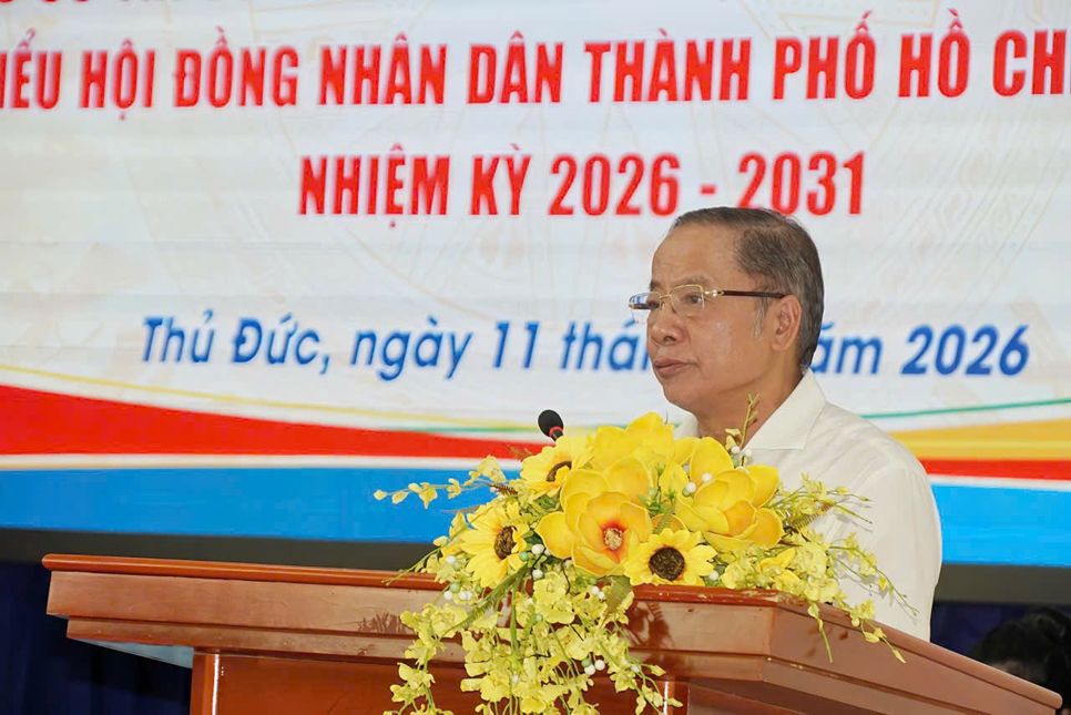 Ông Nguyễn Văn Thân - Chủ tịch Hiệp hội Doanh nghiệp nhỏ và vừa Việt Nam trình bày chương trình hành động tại buổi tiếp xúc cử tri