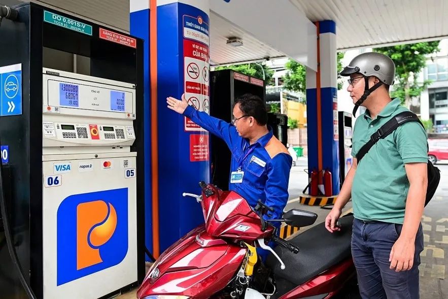 Thủ tướng yêu cầu bảo đảm cung ứng xăng dầu cho sản xuất, kinh doanh và tiêu dùng