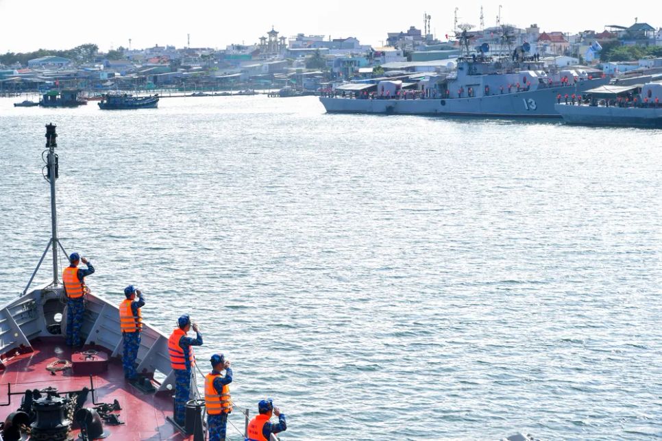 Tàu 17, Lữ đoàn 171, Bộ Tư lệnh Vùng 2 Hải quân đã cập cảng an toàn, sáng 12-3