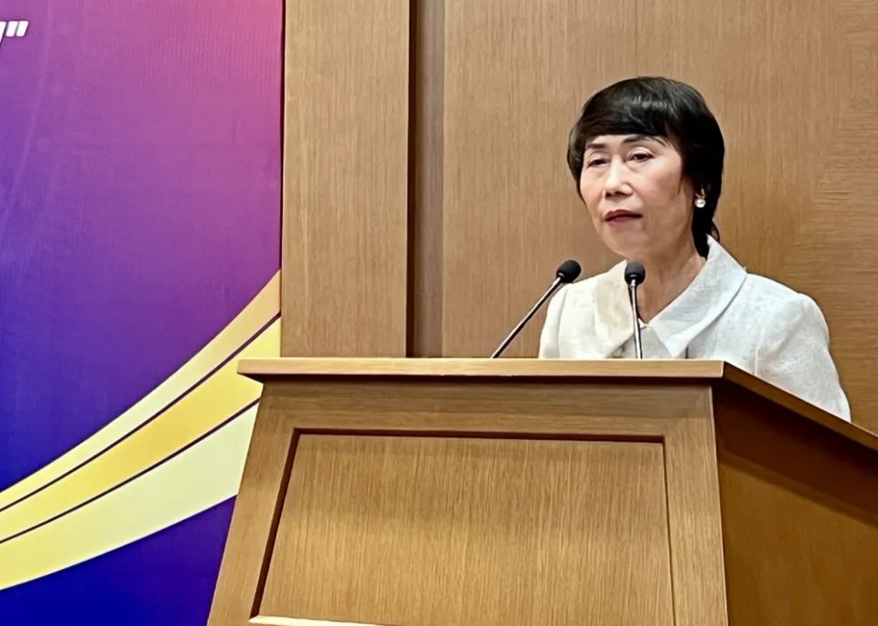 Bà Từ Thị Loan, Phó Chủ tịch Hiệp hội Phát triển Văn hóa Doanh nghiệp Việt Nam, Viện trưởng Viện Nghiên cứu văn hóa Thăng Long thông tin về nội dung diễn đàn