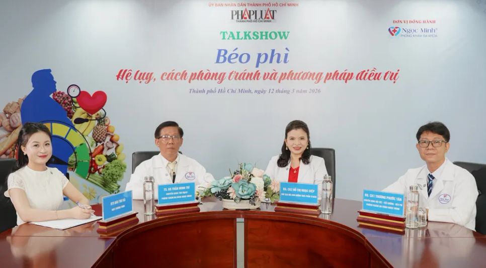 Các chuyên gia tại talkshow. QUANG HUY