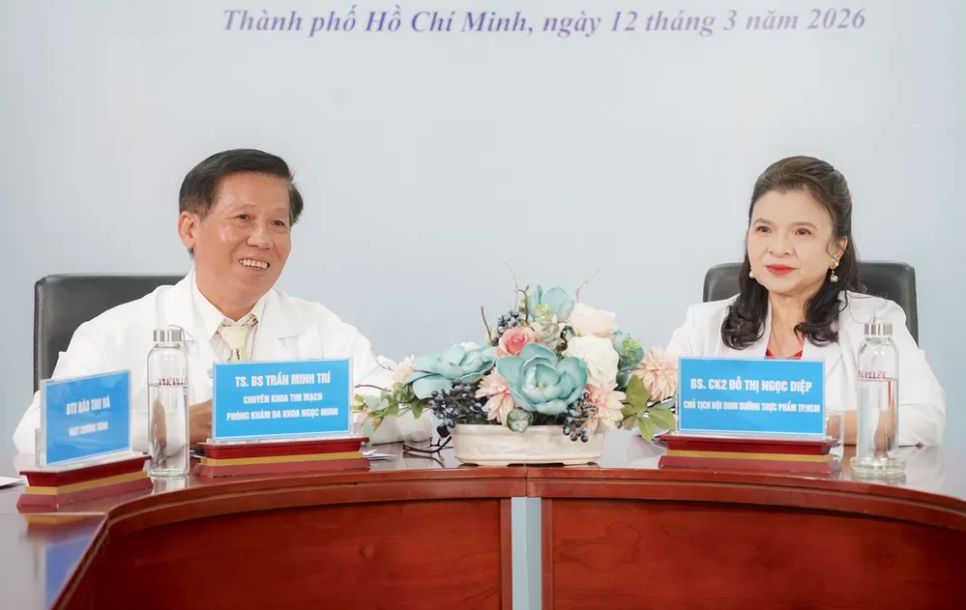 Các chuyên gia tại talkshow. QUANG HUY