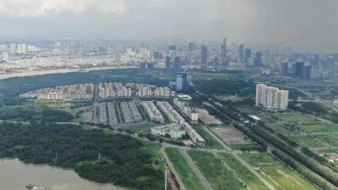 Khu đất tại khu đô thị Thủ Thiêm, TPHCM. Ảnh: HOÀNG HÙNG