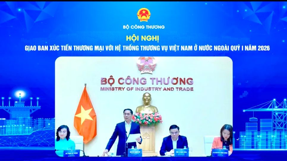 Phó Thủ tướng Bùi Thanh Sơn phát biểu tại hội nghị giao ban xúc tiến thương mại với hệ thống thương vụ Việt Nam ở nước ngoài. Ảnh Minh Xuân