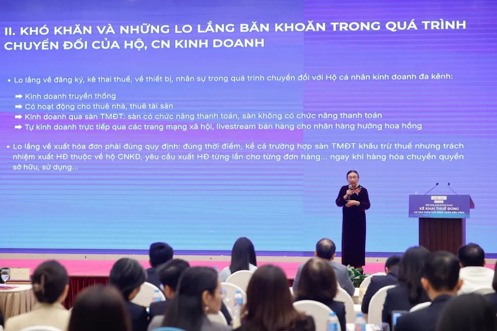 Chủ tịch Hội Tư vấn Thuế Việt Nam Nguyễn Thị Cúc phát biểu tại hội thảo