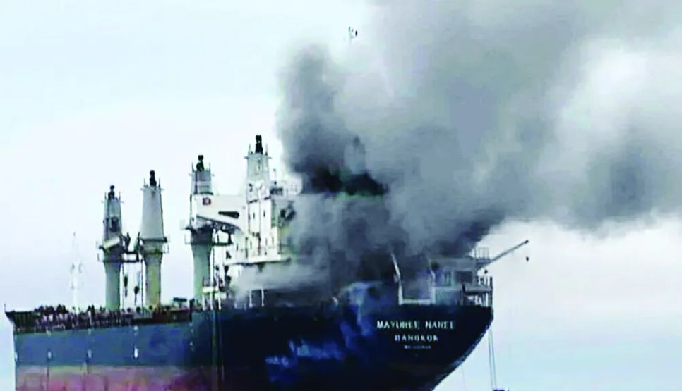 Tàu chở hàng Mayuree Naree treo cờ Thái Lan bị tấn công tại eo biển Hormuz. Ảnh: ROYAL THAI NAVY