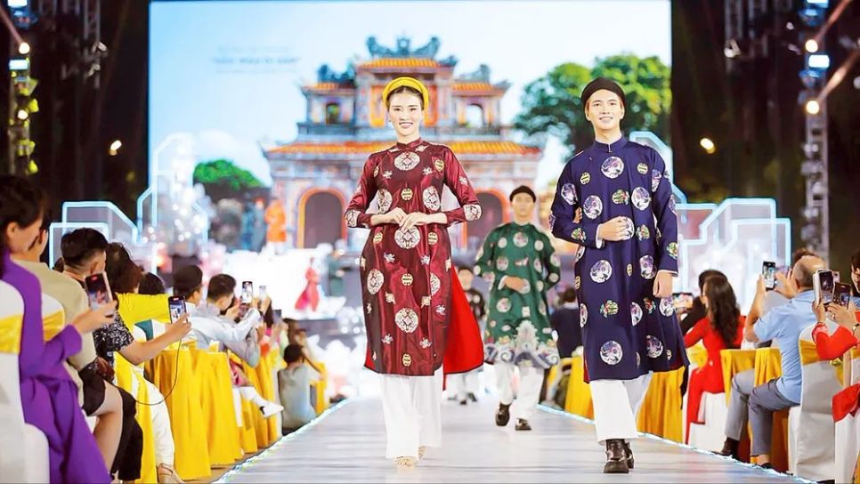 Lễ hội Áo dài TPHCM góp phần quảng bá hình ảnh TPHCM và thu hút du khách quốc tế. Ảnh: DŨNG PHƯƠNG