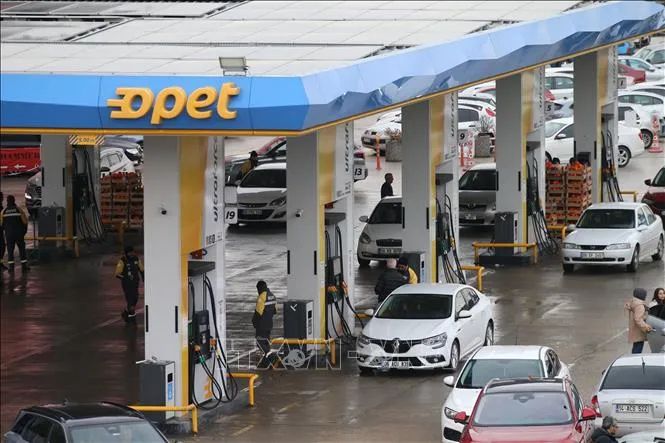 Một trạm xăng ở Ankara, Thổ Nhĩ Kỳ. Ảnh: THX/TTXVN
