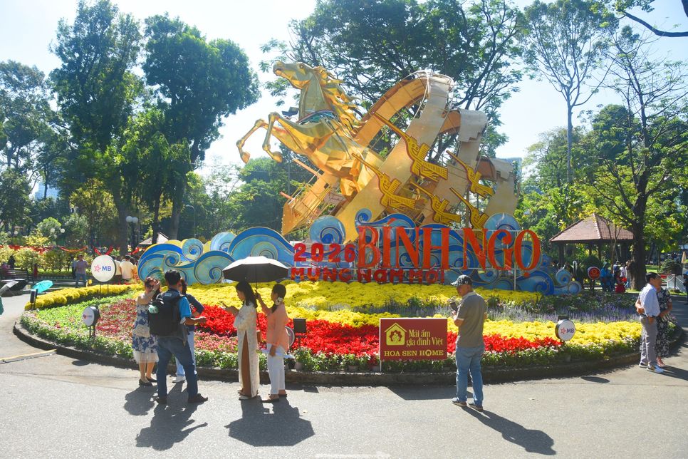 Sở Xây dựng TP.HCM đề nghị duy trì cảnh quan các công viên, vườn hoa sau Tết Bính Ngọ