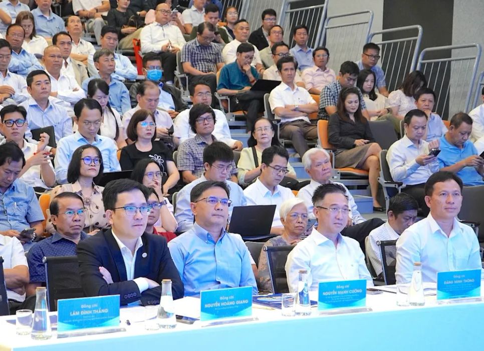 Đồng chí Đặng Minh Thông, Phó Bí thư Thành ủy TPHCM; đồng chính Nguyễn Mạnh Cường, Phó Chủ tịch UBND TPHCM cùng các đại biểu dự hội nghị. Ảnh: QUANG HUY <br>