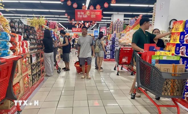 Nhiều siêu thị TPHCM chủ động bình ổn giá, giảm tác động giá xăng dầu