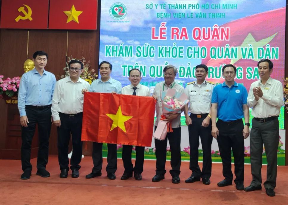 Đoàn y, bác sĩ TPHCM lên đường thực hiện nhiệm vụ tại Trường Sa