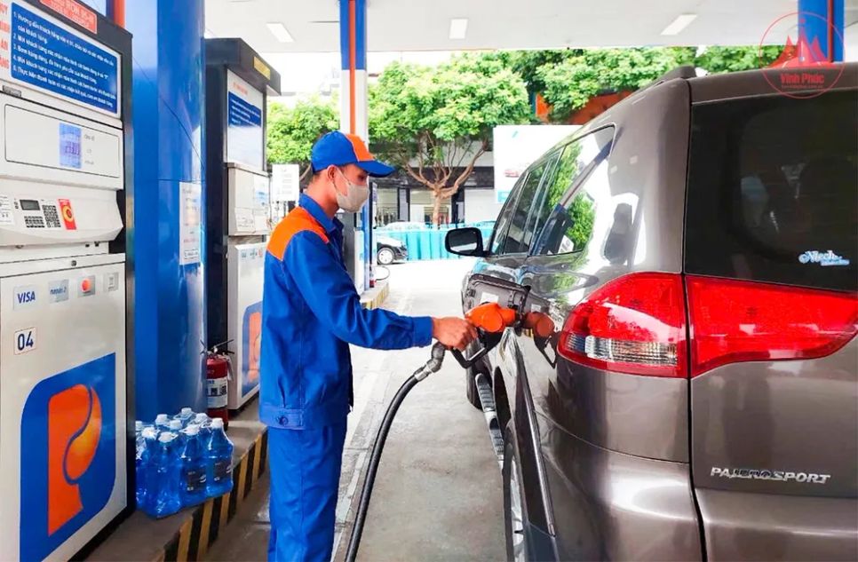 Giữ nguyên giá xăng dầu theo giá ngày 12-3