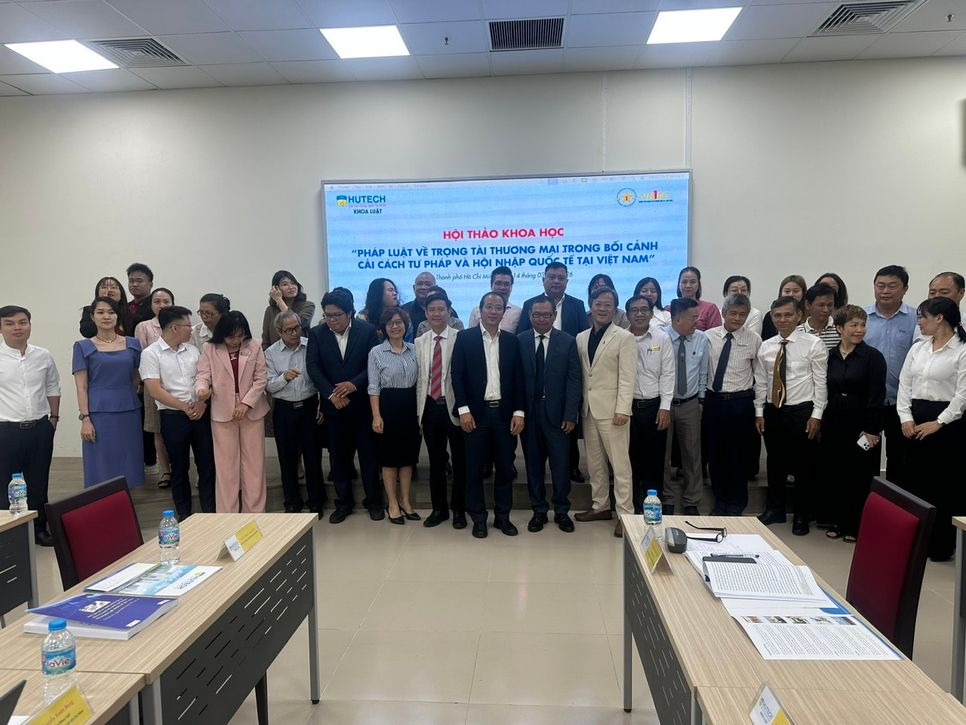 Các đại biểu tham dự hội thảo