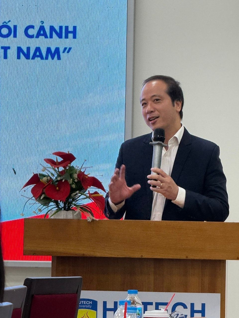 GS. TS. Nguyễn Trung Kiên - Phó Hiệu trưởng Trường Đại học Công nghệ TP.HCM phát biểu khai mạc hội thảo