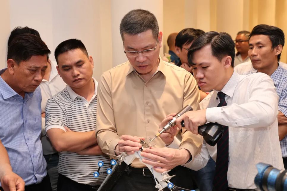 Các bác sĩ chia sẻ kinh nghiệm tại hội thảo