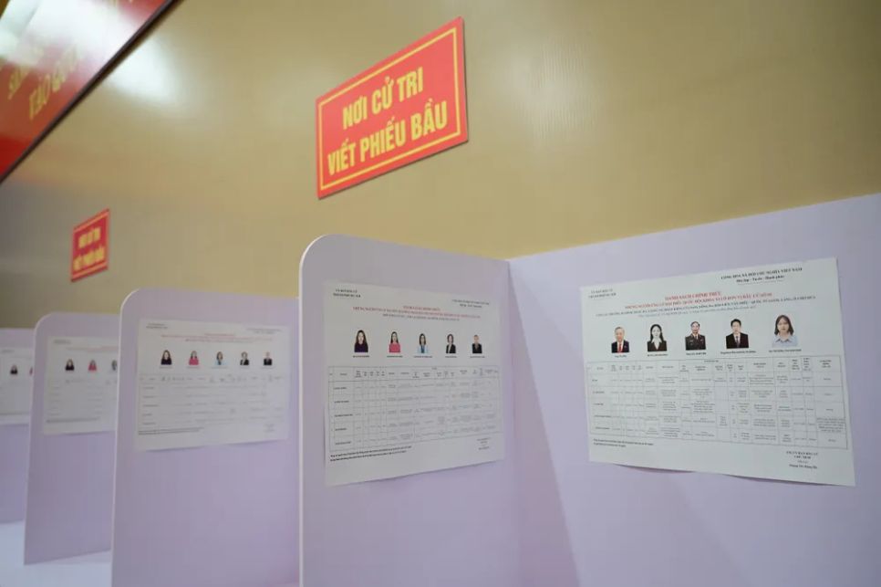 Tổng kiểm tra quy trình bầu cử tại khu vực bỏ phiếu số 2, phường Ba Đình