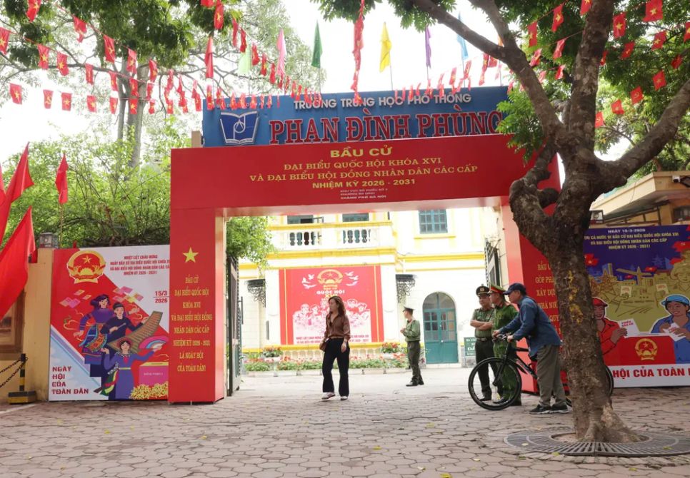 Tổng kiểm tra quy trình bầu cử tại khu vực bỏ phiếu số 2, phường Ba Đình