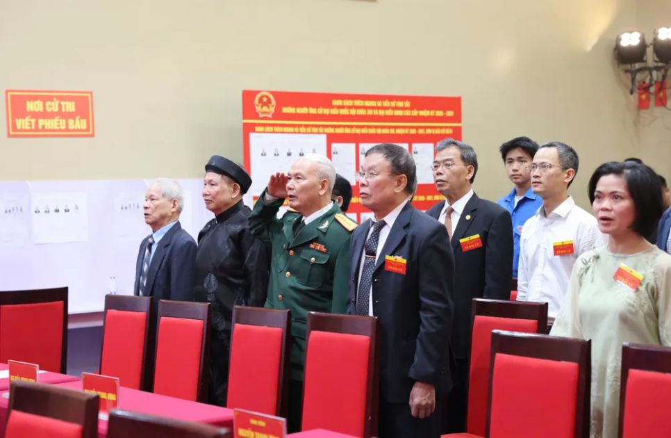 Tổng kiểm tra quy trình bầu cử tại khu vực bỏ phiếu số 2, phường Ba Đình