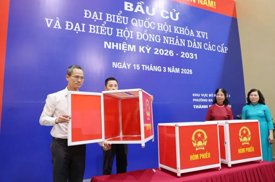 Tổng kiểm tra quy trình bầu cử tại khu vực bỏ phiếu số 2, phường Ba Đình