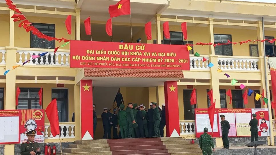 Cán bộ, chiến sĩ, nhân dân đặc khu Bạch Long Vĩ nô nức đi bầu cử