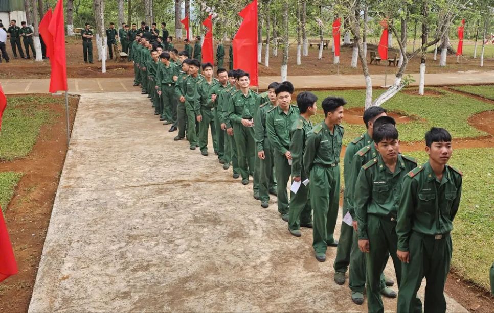 Các đơn vị lực lượng vũ trang bầu cử sớm