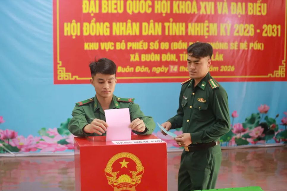 Các đơn vị lực lượng vũ trang bầu cử sớm