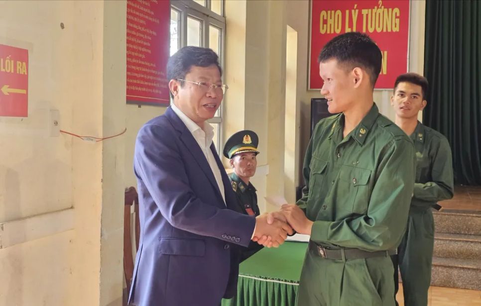 Các đơn vị lực lượng vũ trang bầu cử sớm