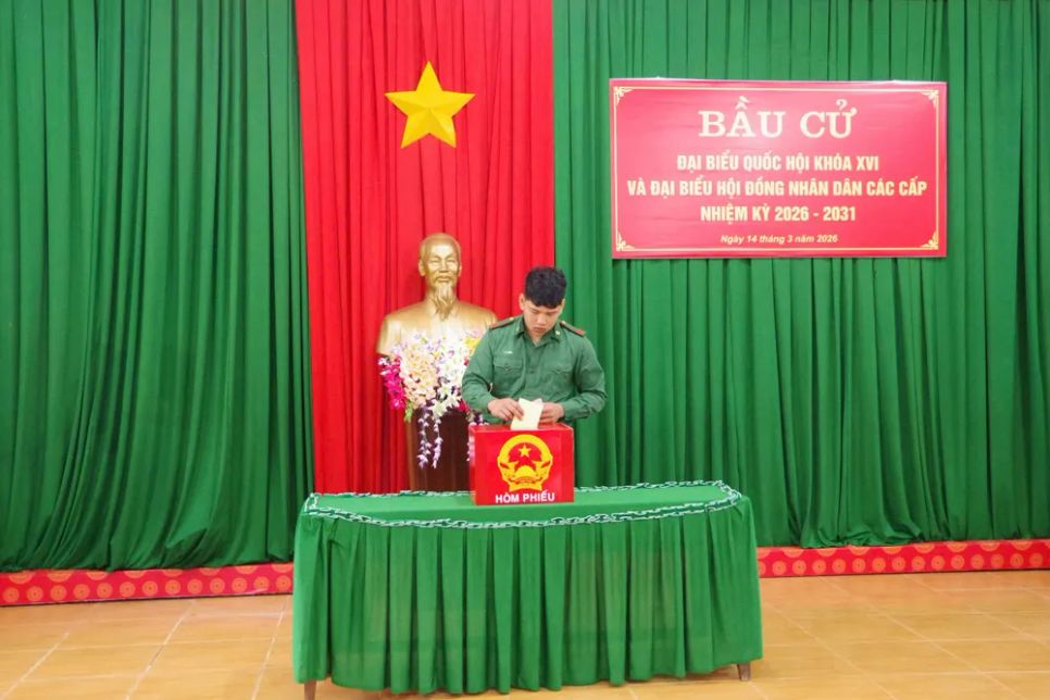 Các đơn vị lực lượng vũ trang bầu cử sớm