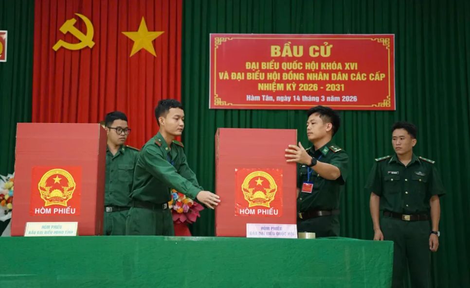 Các đơn vị lực lượng vũ trang bầu cử sớm