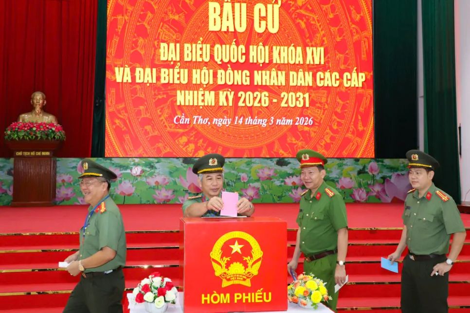 Các đơn vị lực lượng vũ trang bầu cử sớm