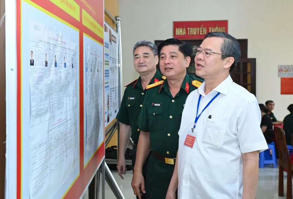 Các đơn vị lực lượng vũ trang bầu cử sớm