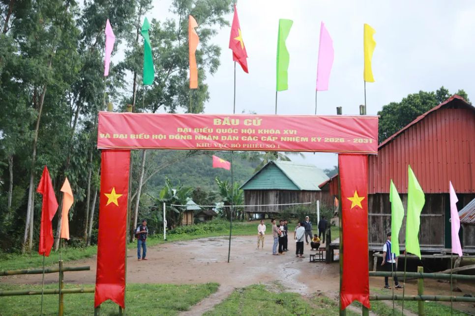 131 cử tri làng O2 nằm sâu giữa đại ngàn Gia Lai đi bỏ phiếu sớm