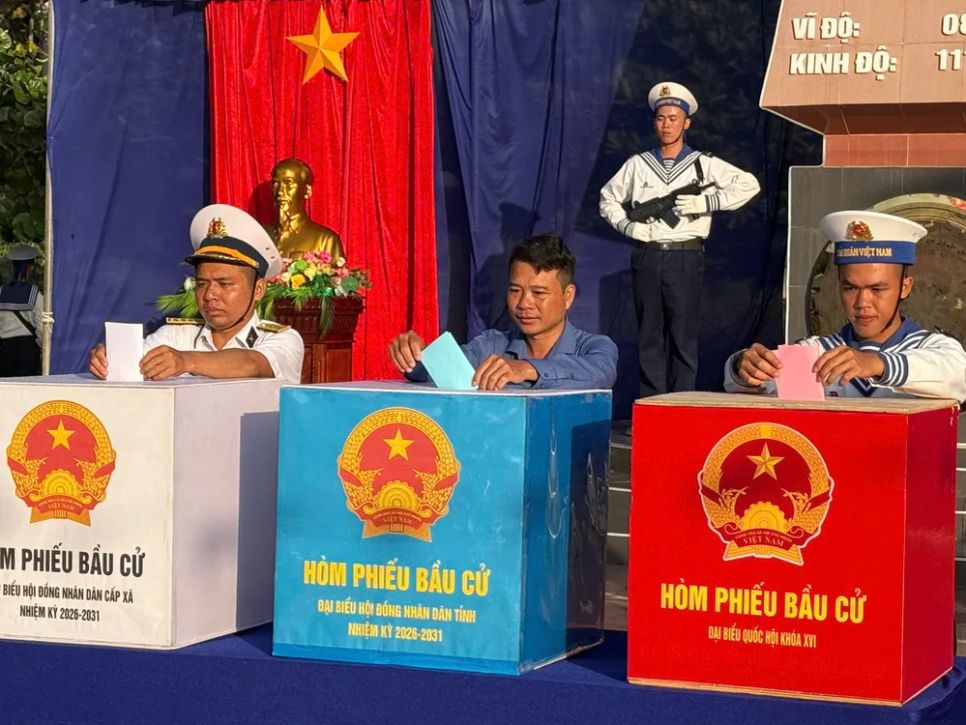 Cử tri Trường Sa cùng cả nước tham gia ngày hội non sông Cử tri Trường Sa cùng cả nước tham gia ngày hội non sông