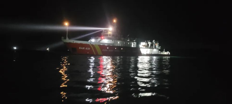 Tàu chuyên dụng tìm kiếm cứu nạn SAR 631 đi cứu nạn ngay trong đêm