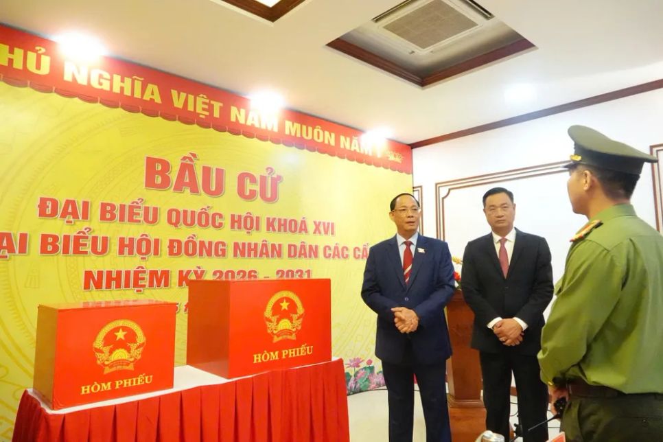 Cử tri miền Trung nô nức đi bỏ phiếu Cử tri miền Trung nô nức đi bỏ phiếu