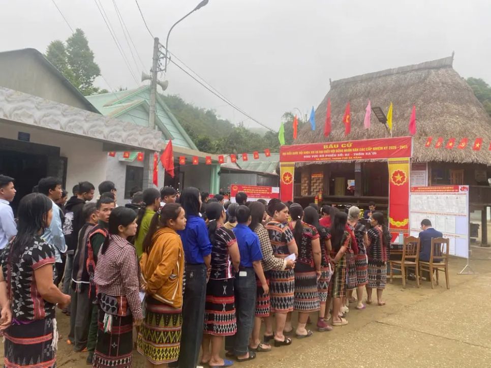 Cử tri miền Trung nô nức đi bỏ phiếu Cử tri miền Trung nô nức đi bỏ phiếu