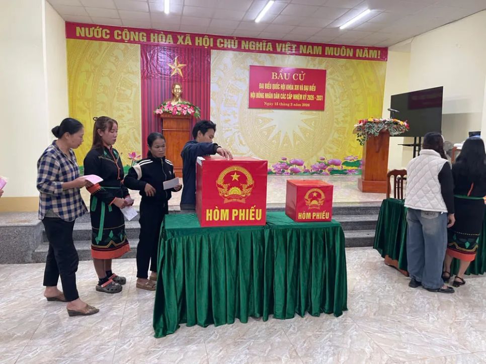 Cử tri miền Trung nô nức đi bỏ phiếu Cử tri miền Trung nô nức đi bỏ phiếu