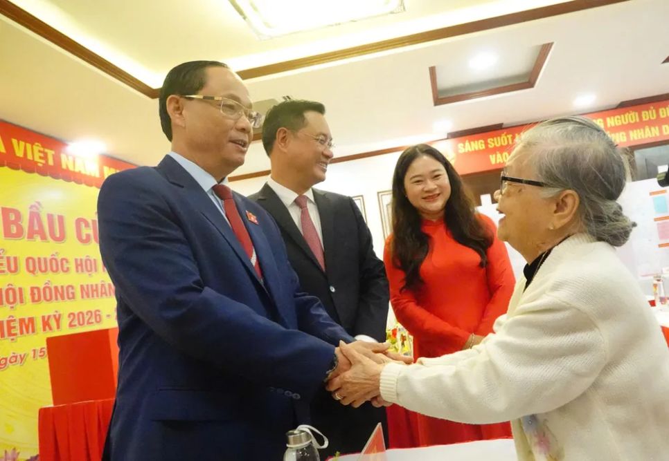 Cử tri miền Trung nô nức đi bỏ phiếu Cử tri miền Trung nô nức đi bỏ phiếu