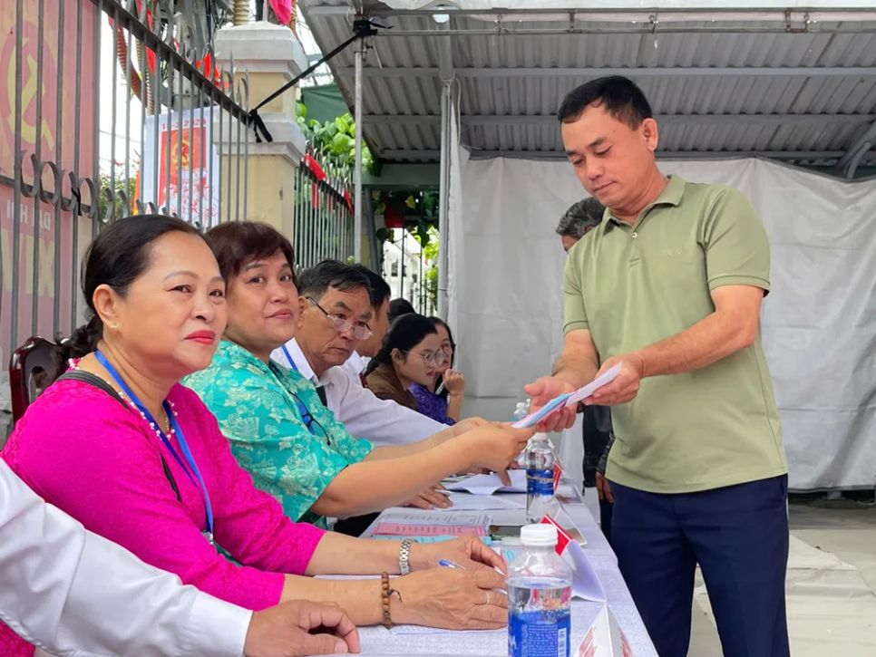 Cử tri miền Trung nô nức đi bỏ phiếu Cử tri miền Trung nô nức đi bỏ phiếu