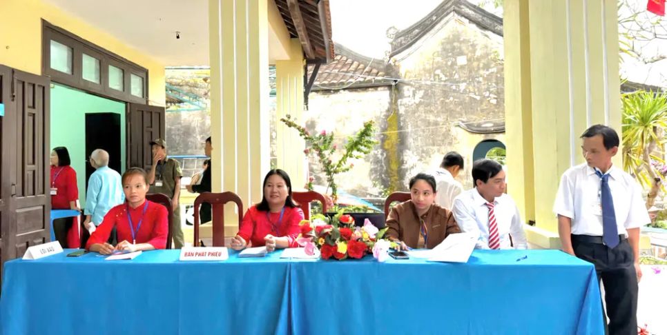 Cử tri miền Trung nô nức đi bỏ phiếu Cử tri miền Trung nô nức đi bỏ phiếu