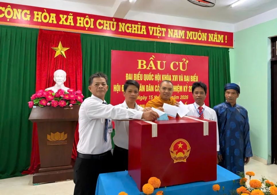 Cử tri miền Trung nô nức đi bỏ phiếu Cử tri miền Trung nô nức đi bỏ phiếu