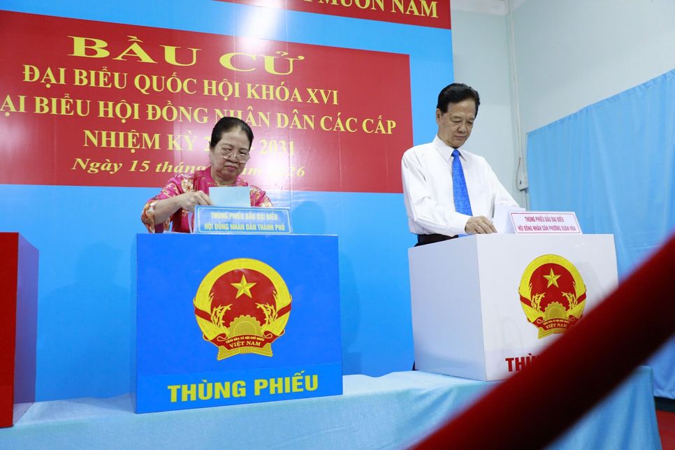 Ông Nguyễn Tấn Dũng - nguyên Ủy viên Bộ Chính trị, nguyên Thủ tướng Chính phủ thực hiện quyền bầu cử tại phường Xuân Hoà Ông Nguyễn Tấn Dũng - nguyên Ủy viên Bộ Chính trị, nguyên Thủ tướng Chính phủ thực hiện quyền bầu cử tại phường Xuân Hoà