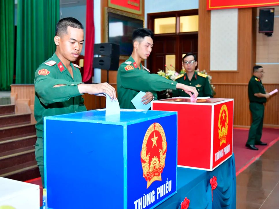 Lực lượng vũ trang TPHCM hòa chung ngày hội non sông