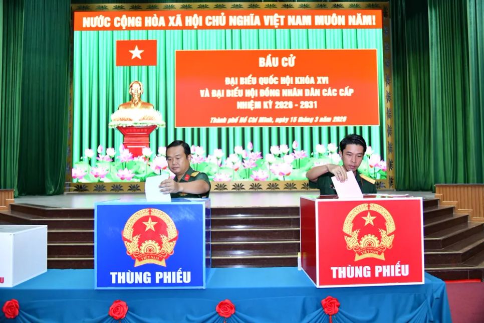 Lực lượng vũ trang TPHCM hòa chung ngày hội non sông